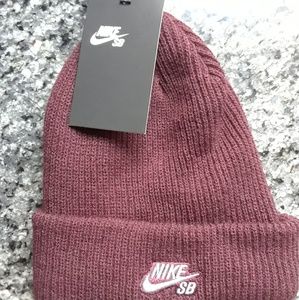 Nike SB Unisex Fisherman Beanie Maroon